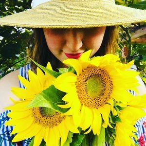 Meet your Posher, Antania